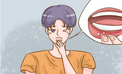 反复口腔溃疡嘴紫红脱皮是怎么回事？应该怎么处理？