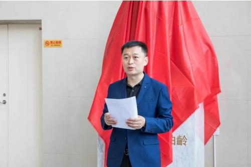 长春人民药业集团向长春中医药大学捐赠国医大师刘柏龄教授雕像