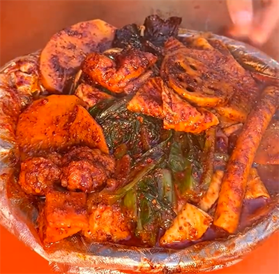 甘肃天水麻辣烫火了，京万红暖心提醒“在家自制复刻”谨防烫伤！