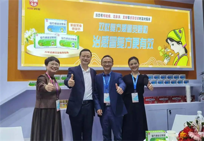 双蚁药业董事长王波与老百姓、漱玉平民等名企负责人荣获“年度人物奖”