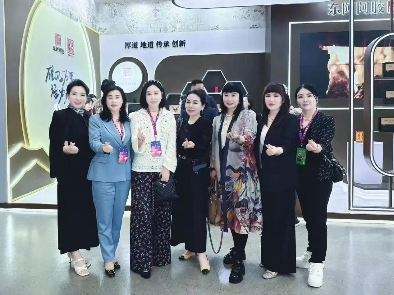 热烈祝贺四美星耀未来校长张新婷荣获双品荣耀 - 榜样人物