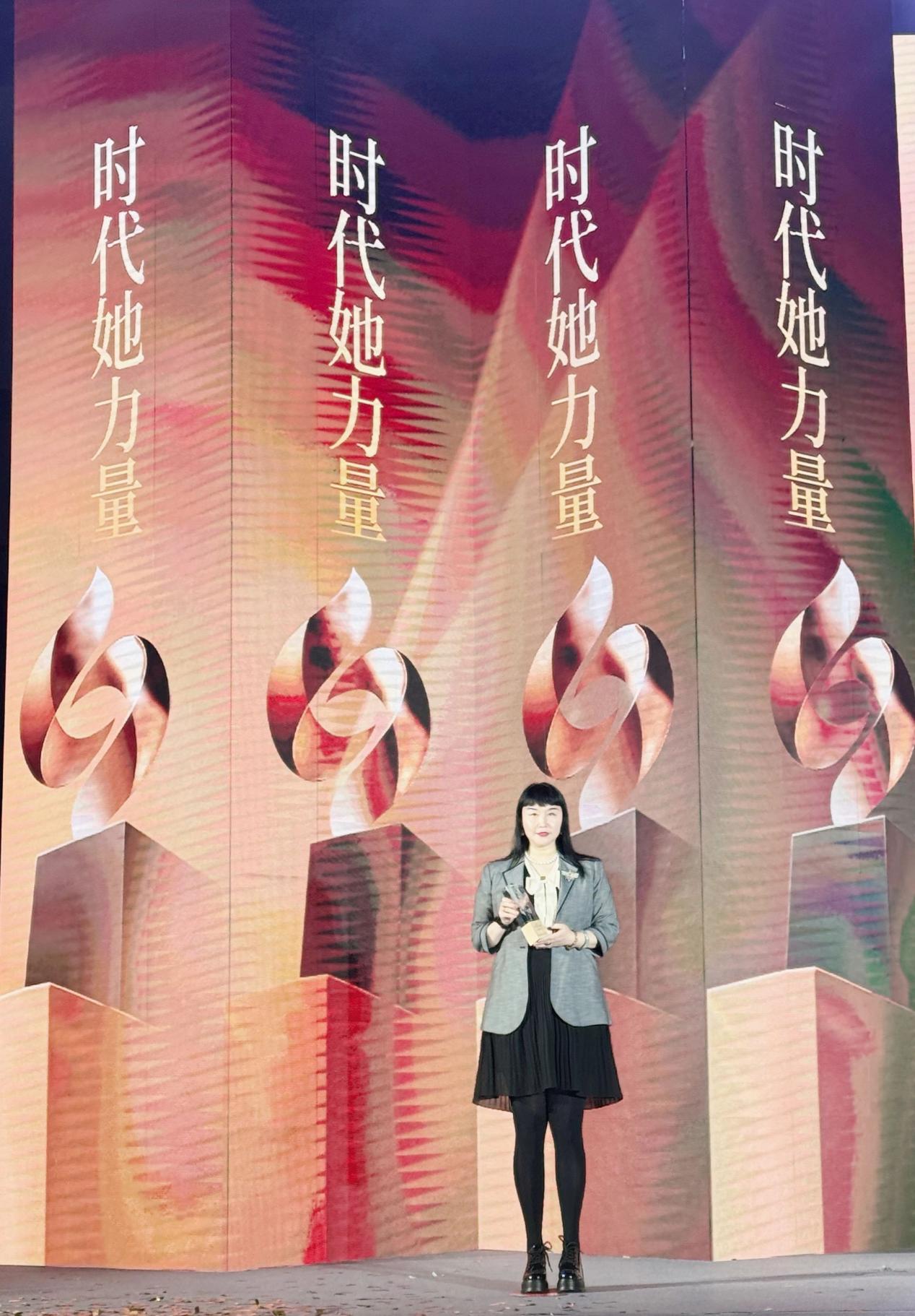 热烈祝贺四美星耀未来校长张新婷荣获双品荣耀 - 榜样人物