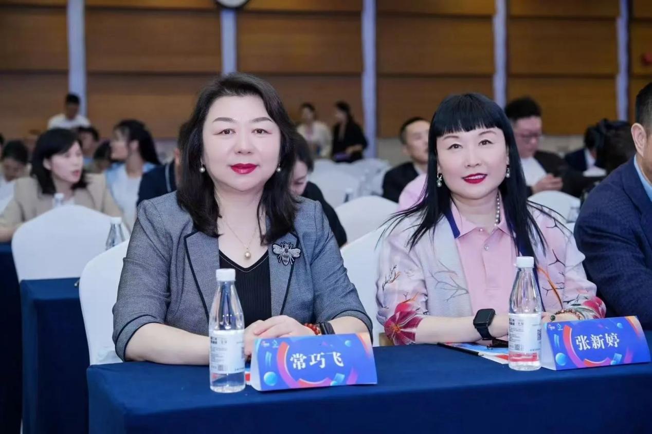 热烈祝贺四美星耀未来校长张新婷荣获双品荣耀 - 榜样人物