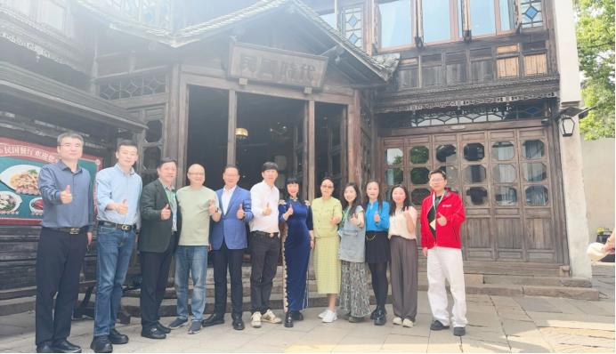 热烈祝贺四美星耀未来校长张新婷荣获“西湖奖・中国医药巾帼影响力人物”