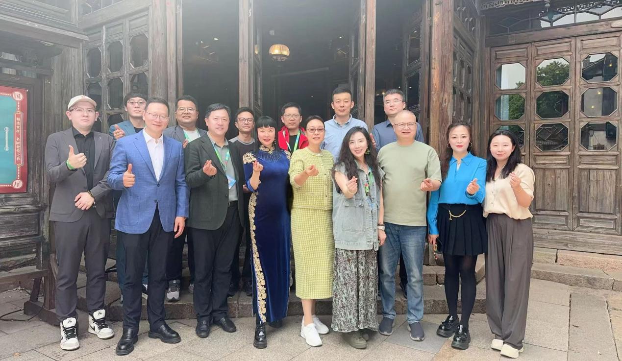 热烈祝贺四美星耀未来校长张新婷荣获“西湖奖・中国医药巾帼影响力人物”