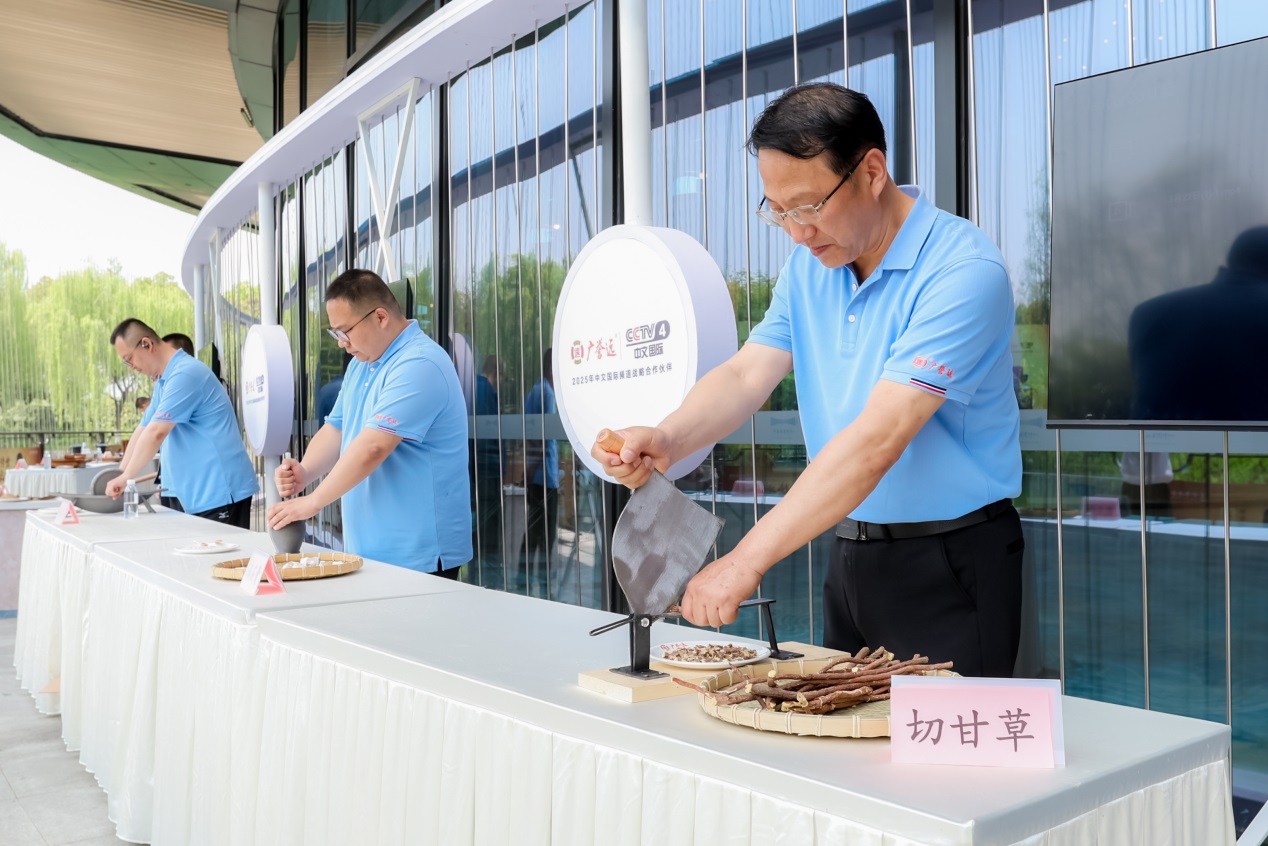 匠心对话五百年时光，传承启航新时代远扬 ——广誉远2025乌镇健康论坛午宴共绘中医药时代华章