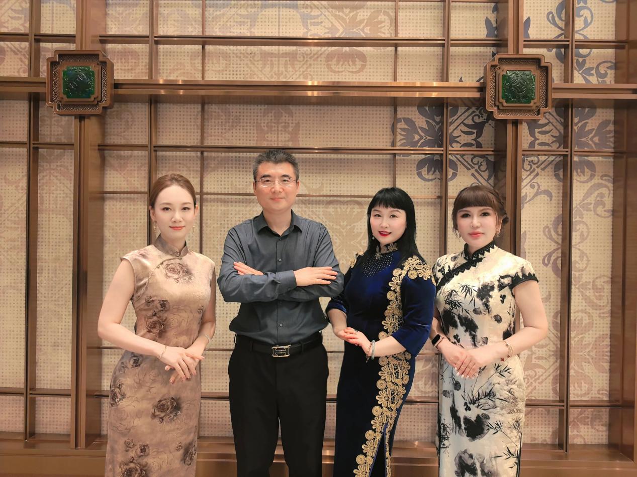 热烈祝贺四美星耀未来校长张新婷荣获“西湖奖・中国医药巾帼影响力人物”