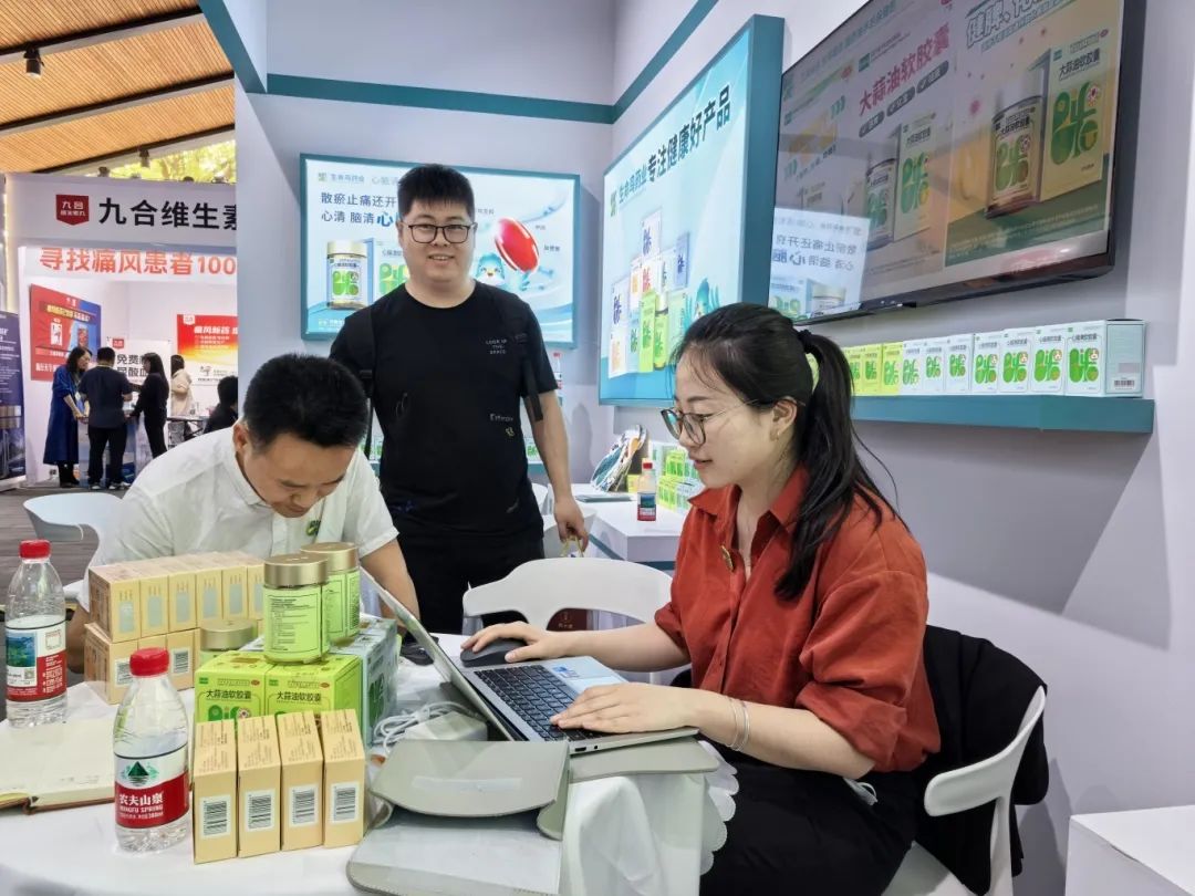 生命鸟药业闪耀2025乌镇健康大会，共鉴医药新未来