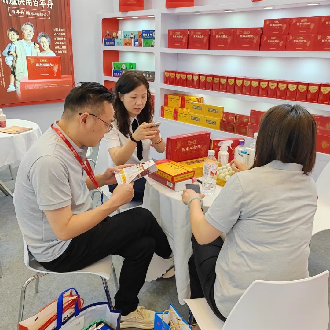 江西大自然制药亮相第五届鼎新荟暨2025大健康产业医药大会