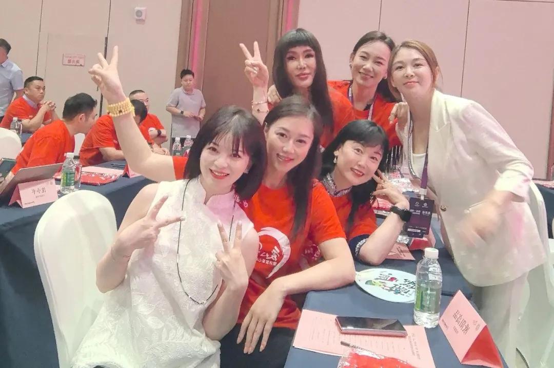 第五届星辰会盛大启幕：医药零售行业共探变局破局之道，女性力量点亮健康中国新征程