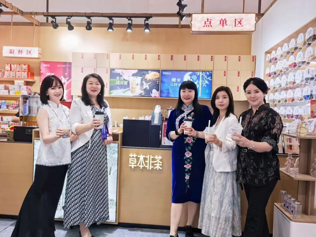 第五届星辰会盛大启幕：医药零售行业共探变局破局之道，女性力量点亮健康中国新征程