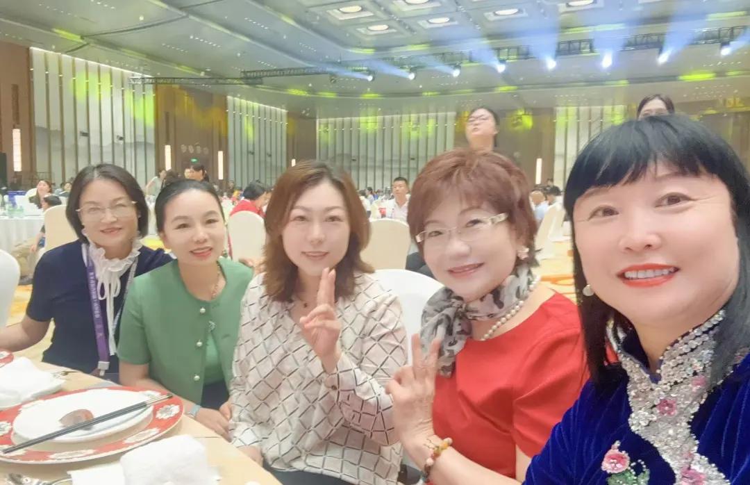 第五届星辰会盛大启幕：医药零售行业共探变局破局之道，女性力量点亮健康中国新征程