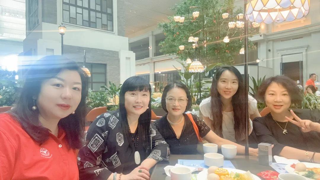 第五届星辰会盛大启幕：医药零售行业共探变局破局之道，女性力量点亮健康中国新征程