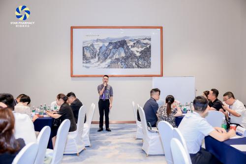 药店非药品类营销实战领航者李胜塔亮相第五届星辰会，连续两日深度参与“星辰导师面对面”研讨会，分享非药动销策略并担任主持人