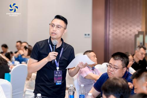 药店非药品类营销实战领航者李胜塔亮相第五届星辰会，连续两日深度参与“星辰导师面对面”研讨会，分享非药动销策略并担任主持人