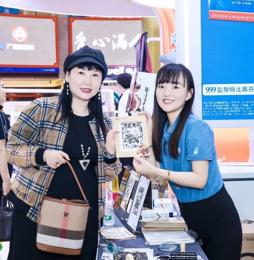 四美同学汇相聚西普会 探索大健康新趋势