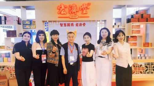 四美同学汇相聚西普会 探索大健康新趋势