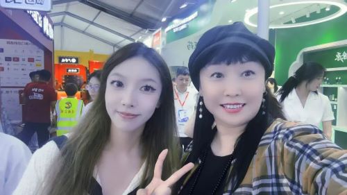 四美同学汇相聚西普会 探索大健康新趋势