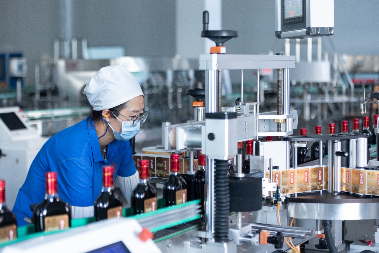 鸿茅药酒荣膺“2024-2025家庭常备药上榜品牌” 百年非遗品质护航家庭健康