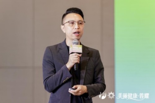 李胜塔在成都“美丽健康·蓉耀”会议主题演讲 详解情绪价值药店场景构建路径