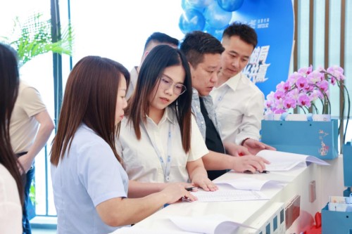 聚力破局 增长共赢 | 一品红战略客户合作峰会圆满落幕，携手伙伴共启医药新征程