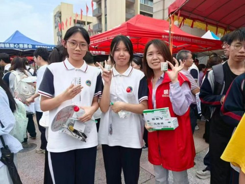 点滴清爽伴前行，白云山何济公为高考学子加油！