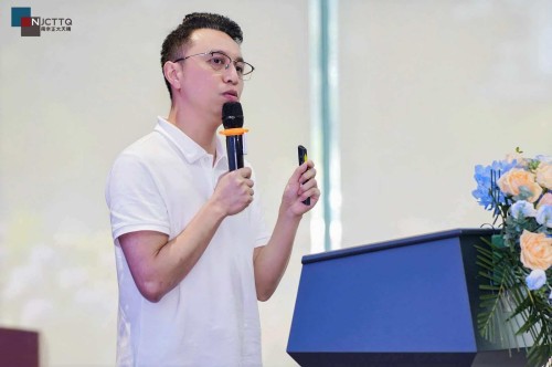 银潮下的药店进化：李胜塔在南京正大天晴共创会深度解读“健康驿站+长者友好”融合之道