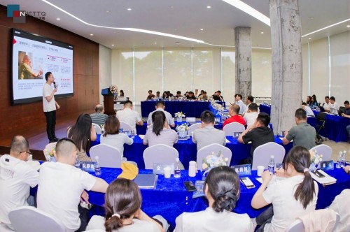 银潮下的药店进化：李胜塔在南京正大天晴共创会深度解读“健康驿站+长者友好”融合之道