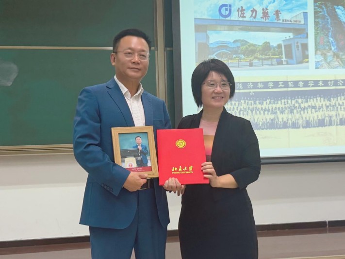 从专业到卓越｜佐力药业总经理走进北京大学，与青年学子共话医药未来